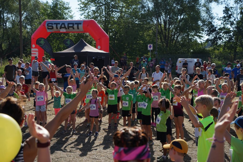 Erwärmung vor dem Kinderlauf beim Hochlandlauf