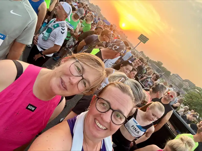 läufer beim lauf im Sonnenuntergang